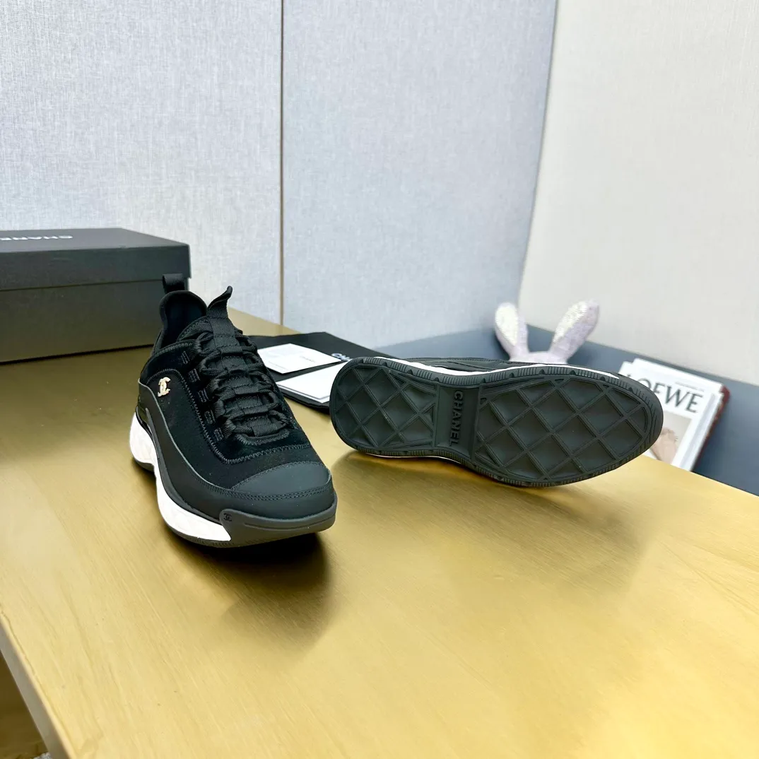 👟👟Ex-factory price 480👟👟 Women's shoe factory top version Chanel Chanel - 2023 counter top casual sports shoes This classic design; the upper is electro-embroidered with a variety of techniques; the outsole is fashionable and sporty; it is unusual to incorporate a variety of color matching elements... The diversified mix and match is very beautiful and versatile, and can be used for leisure, fashion, sports and outdoor... ꫛꫀꪝ Go➫ Material: ❶The upper is made of: original imported mercerized velvet + double-layer breathable mesh ❷The inner lining is made of: the original imported breathable mesh ❸The outsole is based on: original T👟👟factory price U combination outsole counter boutique packaging full set women 35-41 men 38-46 ᅟᅠᅟᅠᅟᅠ